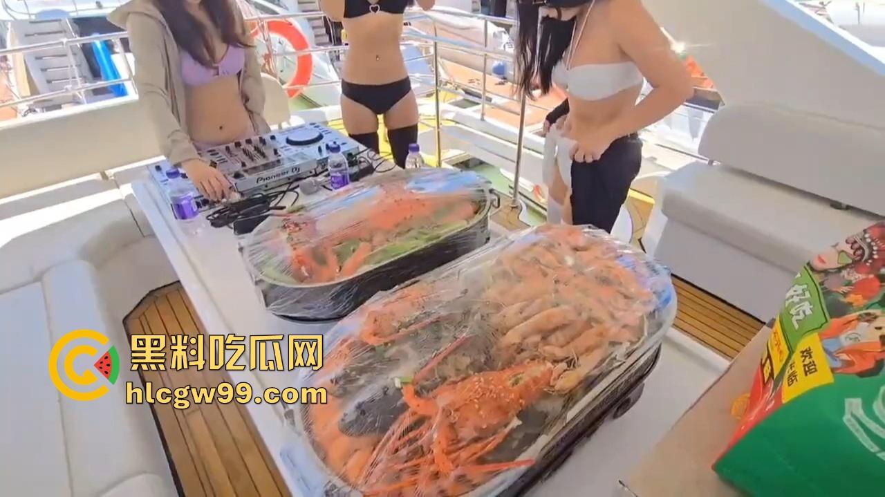 三亚游艇淫趴再现资本奇迹，富哥吃着龙凤帝王套，干着比基尼骚鸡，野模逼里进进出出，海水都多了一股骚味！-1