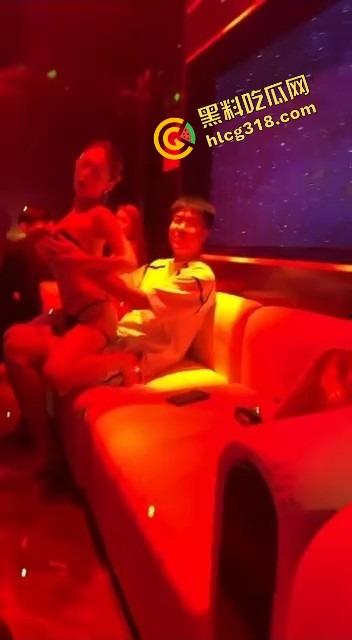 裸场果然不骗我妹子奶子像脱缰，抖到全场想冲上去干！朋友说得对，这地儿真TM猛！-9