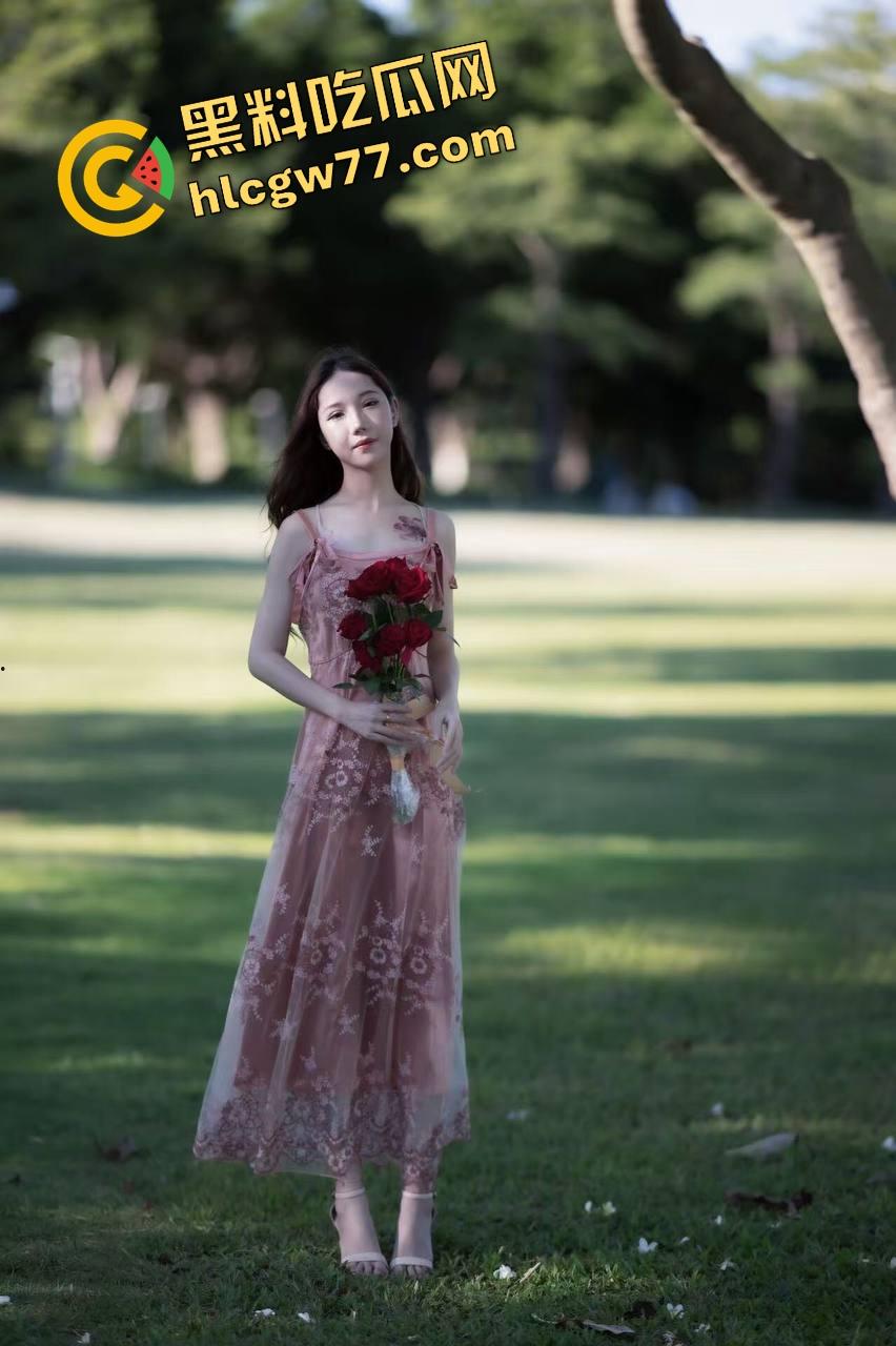 上海大佬酒店爆肏00后骚妹美少女，半腿袜口交足交双管齐下，钱给到位了妹子也不介意被拍！-3