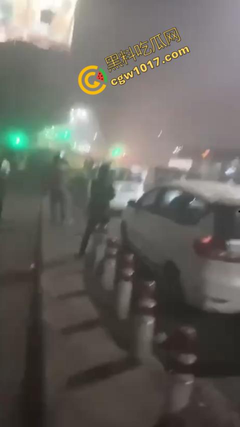 印度新德里景区爆炸震惊世人，鲜血渗透街道，8人当场死亡，惨烈火光照亮恐怖夜空，如同地狱修罗场！-2