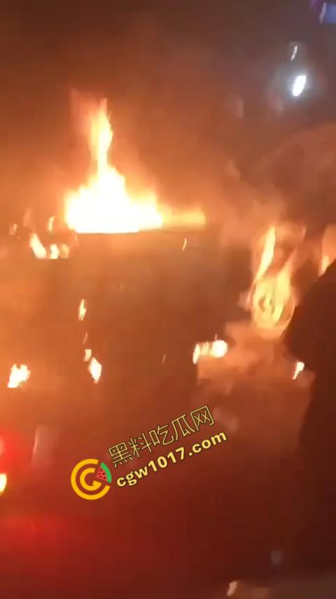 印度新德里景区爆炸震惊世人，鲜血渗透街道，8人当场死亡，惨烈火光照亮恐怖夜空，如同地狱修罗场！-5