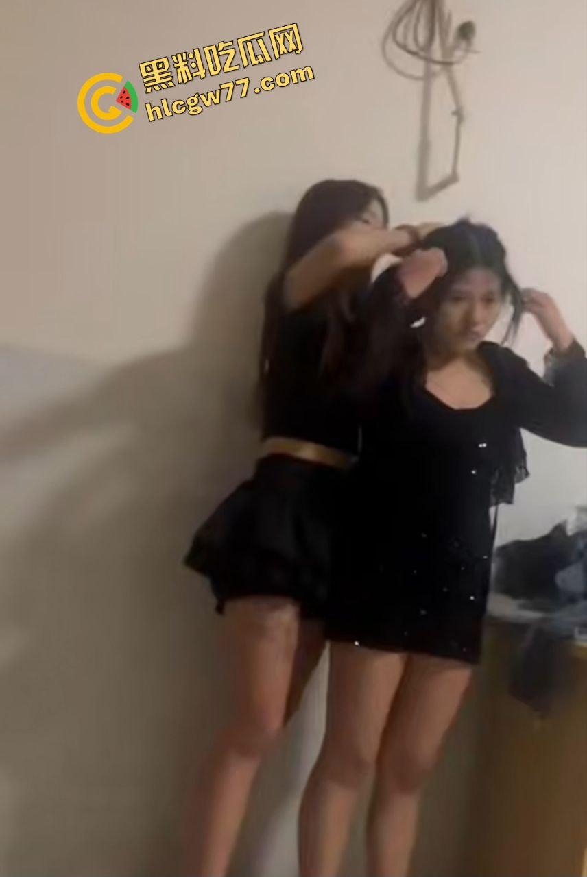 我嘞个乖乖,精神小妹霸凌翻天!偷用化妆品逼人卖淫,铁棍暴打后还假惺惺梳头,恶心爆了!-4