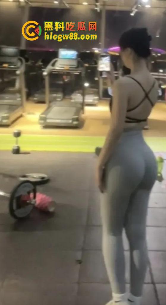 GTA百亿美金账户截图炸翻抖音，评论区炸成淫窝，不吃香菜疯狂私信求被草不问真假，私信爆满舔到不要脸！-19