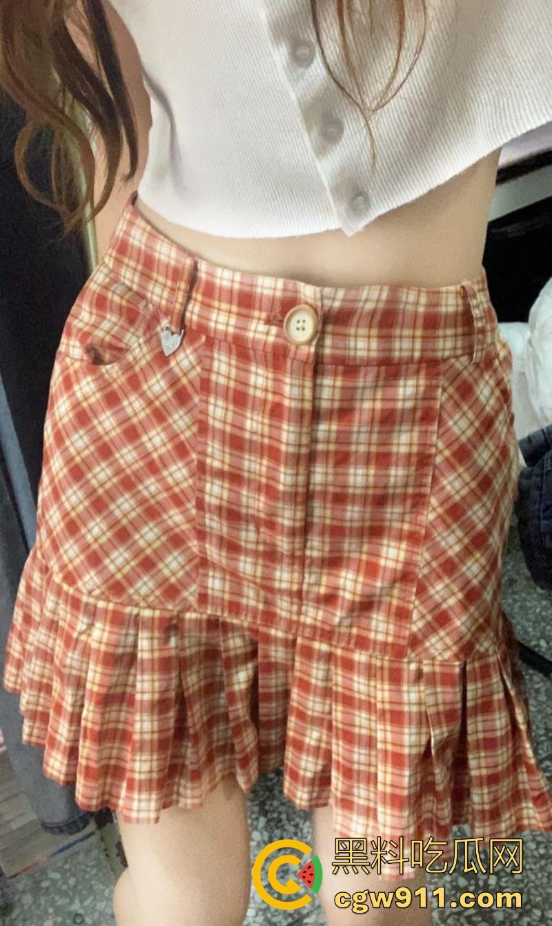 杭州清纯少女【徐琳】与男友做爱视频曝光，情趣内衣黑丝美腿诱人心魄，69互舔后入猛操精液射满翘臀！-6