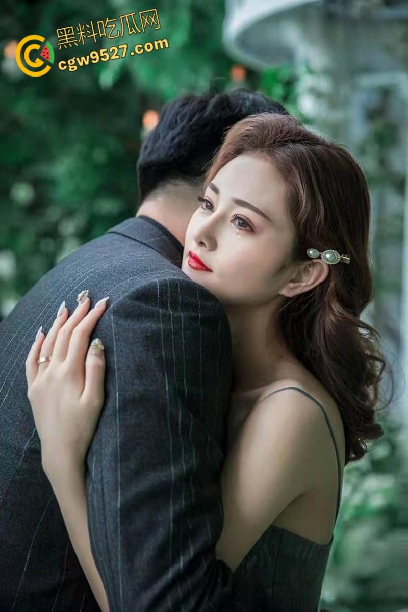 沈阳芒果不动产【沈佳润】,饥渴少妇碰上无能老公,私下约炮一对二激情3P,前后夹击爆操内射 !-2