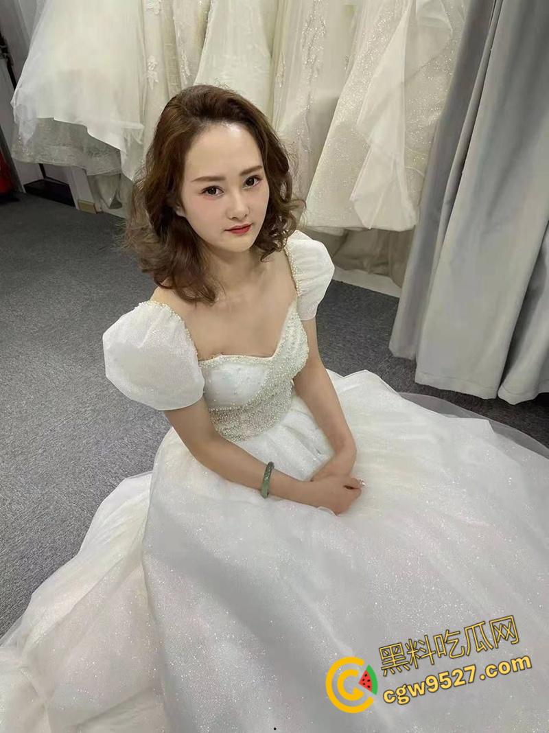 沈阳芒果不动产【沈佳润】,饥渴少妇碰上无能老公,私下约炮一对二激情3P,前后夹击爆操内射 !-4