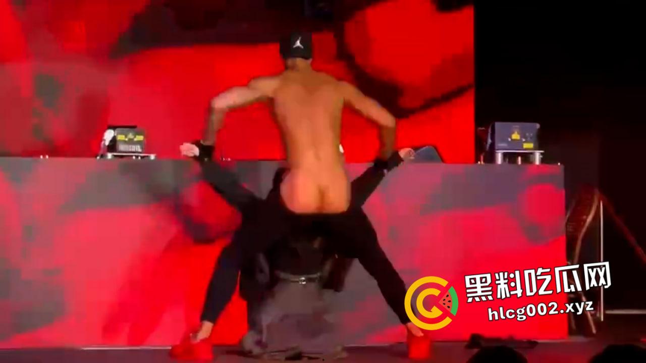 全网曝光香港演唱会名场面微打码原视频！肌肉猛男性感妖娆的面对面发骚 小仙女的裤衩子已经胶粘了-2