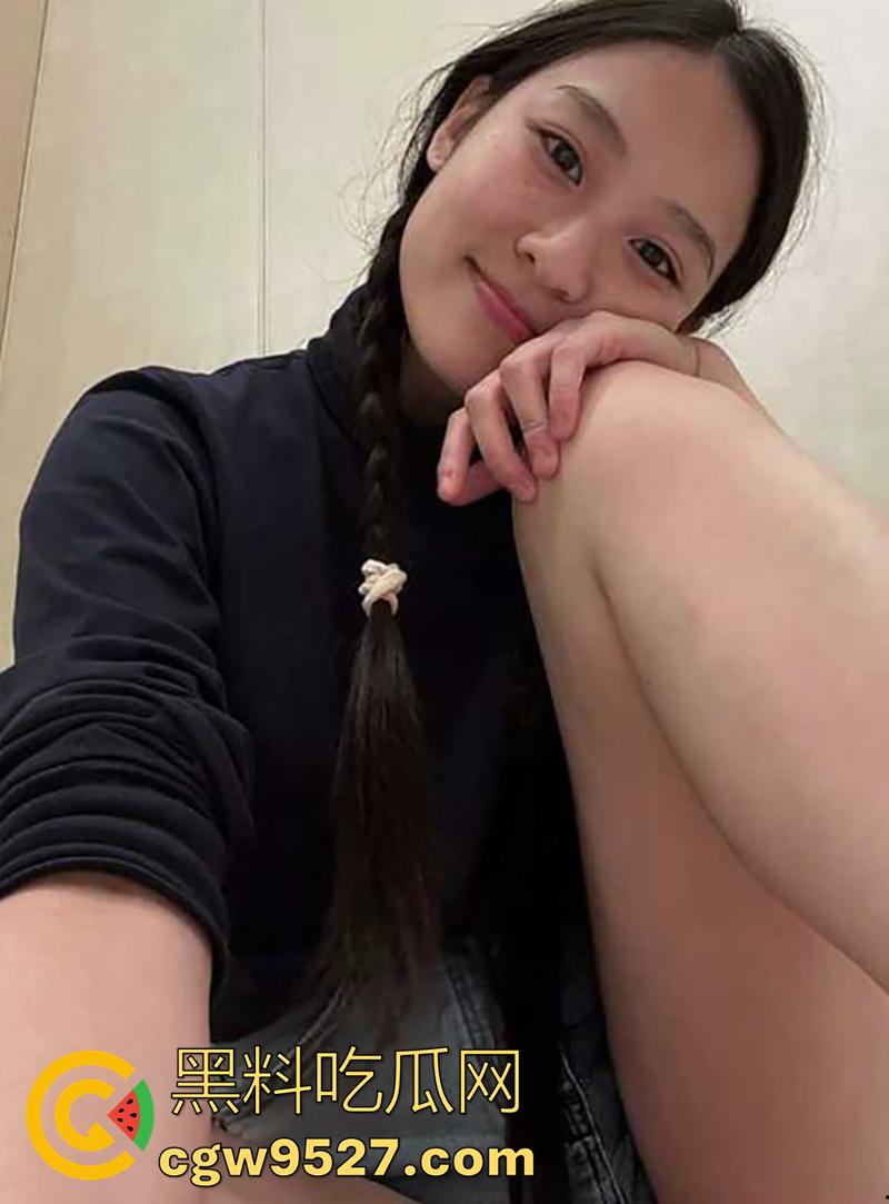 山东工艺美术学院【赵可儿】，御姐身材长腿尤物，白天陪金主旅游，晚上当性奴母狗，小穴淌精超淫乱！-1