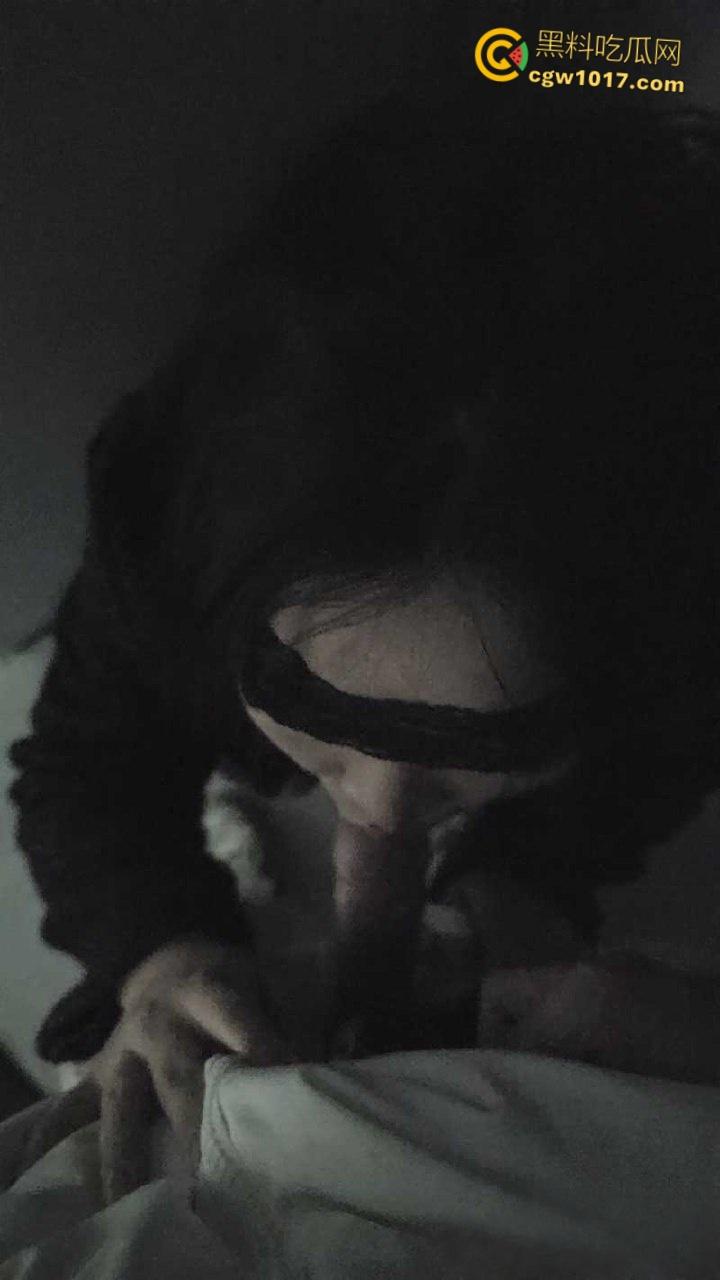 睡不醒的小嫂子，骚母狗嫂子身穿性感渔网袜，主动要求玩户外露出，就喜欢让别人看她被干的贱样！-7