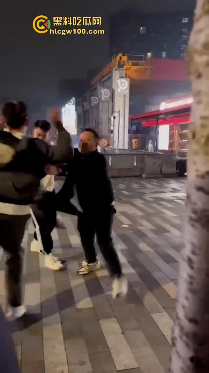 成都男gay为爱冲锋 一群骚肛大混战 渣男为护男三爆打原配 捅过的菊花说忘就忘了吗？-6