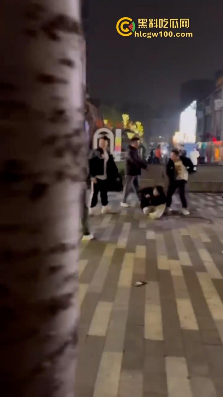 成都男gay为爱冲锋 一群骚肛大混战 渣男为护男三爆打原配 捅过的菊花说忘就忘了吗？-11