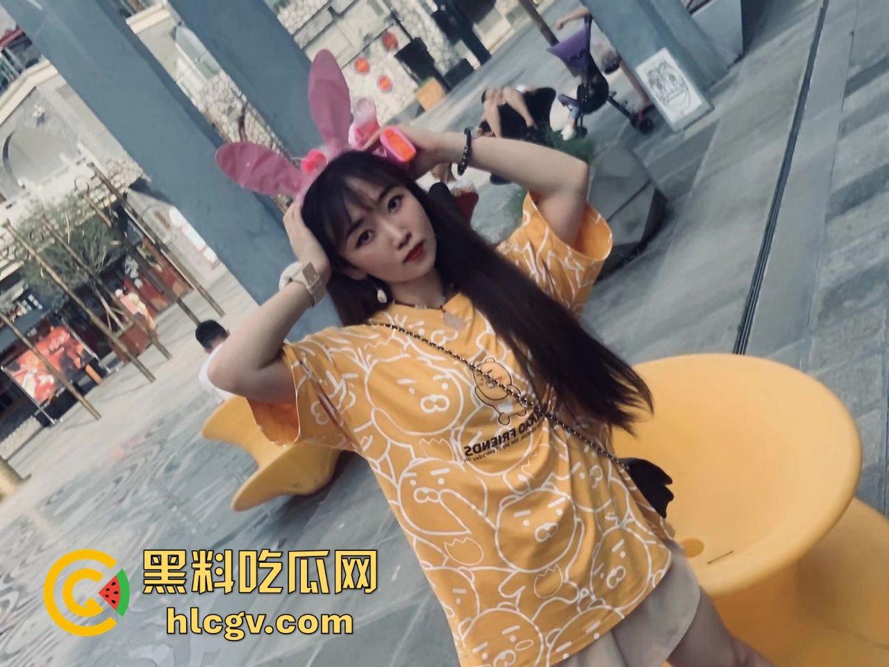 山东大学【刘温璐】疑似被偷拍不雅视频流出！长相清纯却放得开，骚劲十足让人瞠目结舌！-13