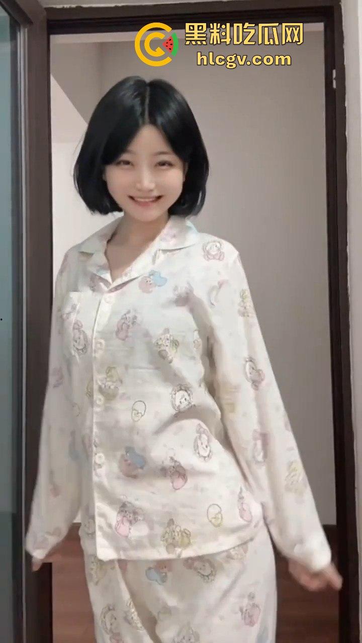 抖音网红开关灯变装骚操作之非常规抖音！美乳摇晃露乳撩人，灯光一暗一明，个个都让人上头！-6