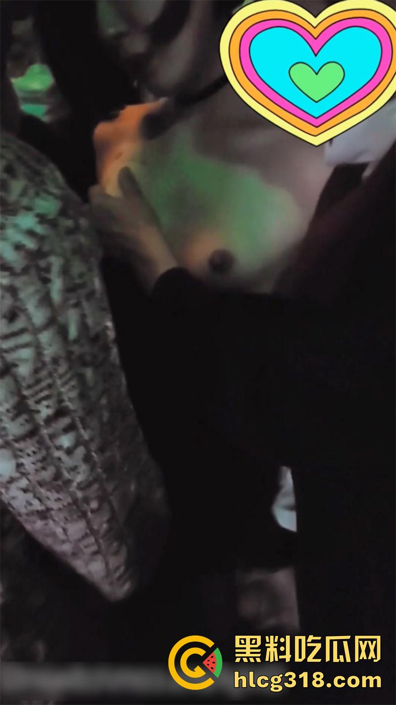 韩国超美极品ts人妖，在酒吧被人发现真身，直接拉到小角落轮奸后庭，多人淫乱激情啪啪！-2