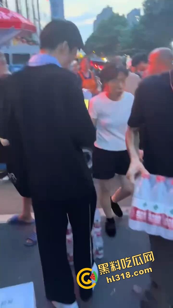 杭州余杭区自来水一夜变屎汤，老百姓刷牙直接口对口传承，做饭一锅屎，洗澡原地泥浆浴！-5