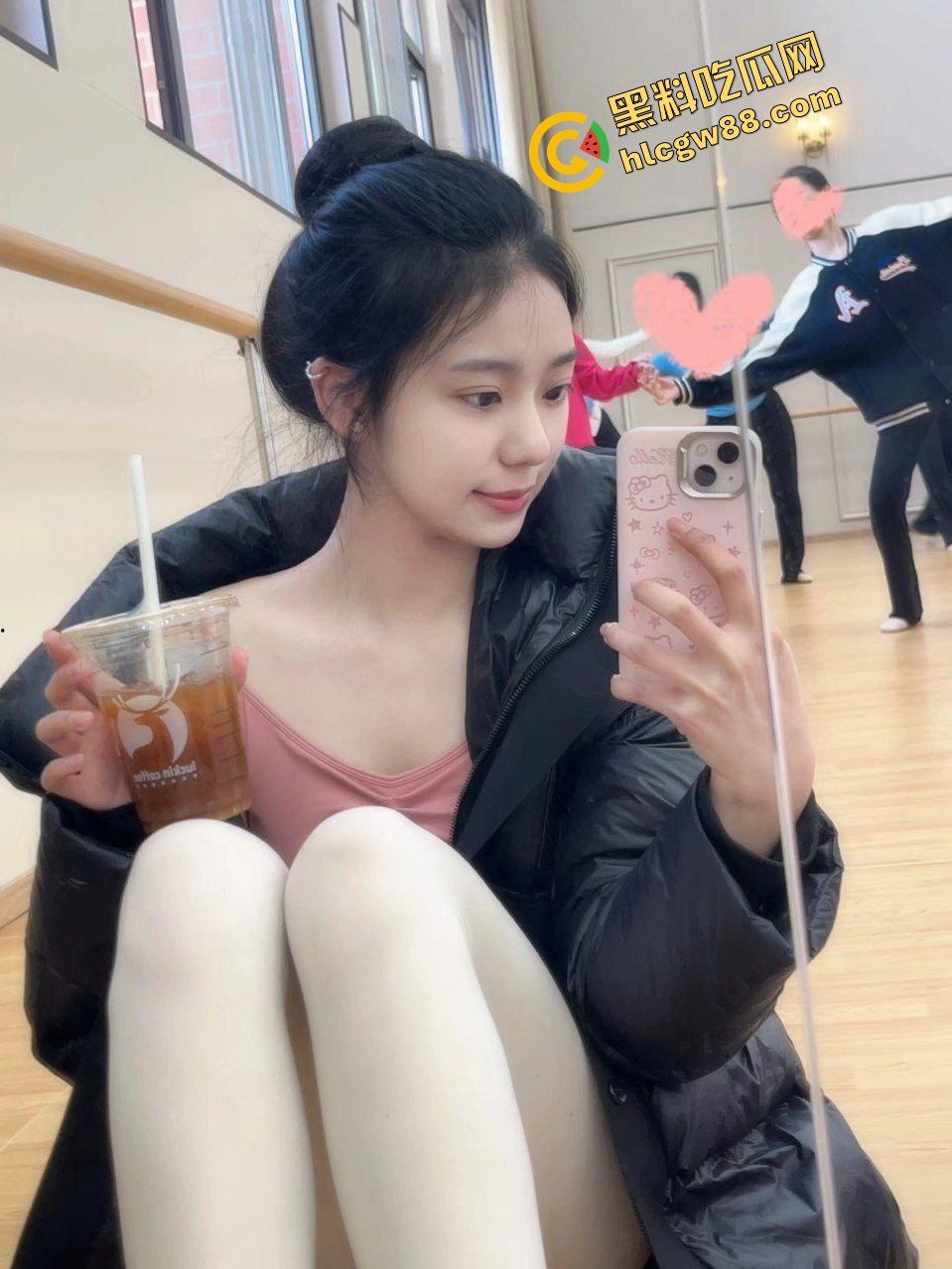 体育生与舞蹈生相结合！浙江艺术职业清纯舞蹈生要了又要，体育生直插粉嫩鲍鱼猛操冲刺！-2