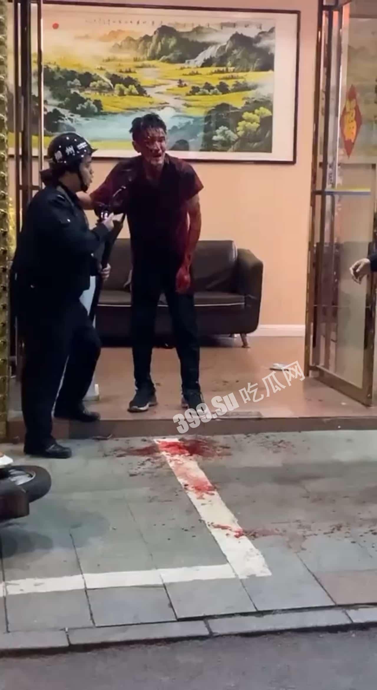 4月30日晚十点左右，广西柳州市发生砍人事件ps：大概率又是情刀-2