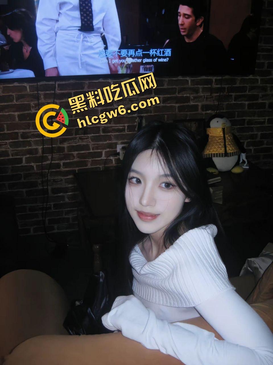 浙江外国语学院反差婊女学生『毛雯婷』大学寂寞与2位单男3p口交爆干 蹲姿伺候肉棒！原创独家曝光！-2