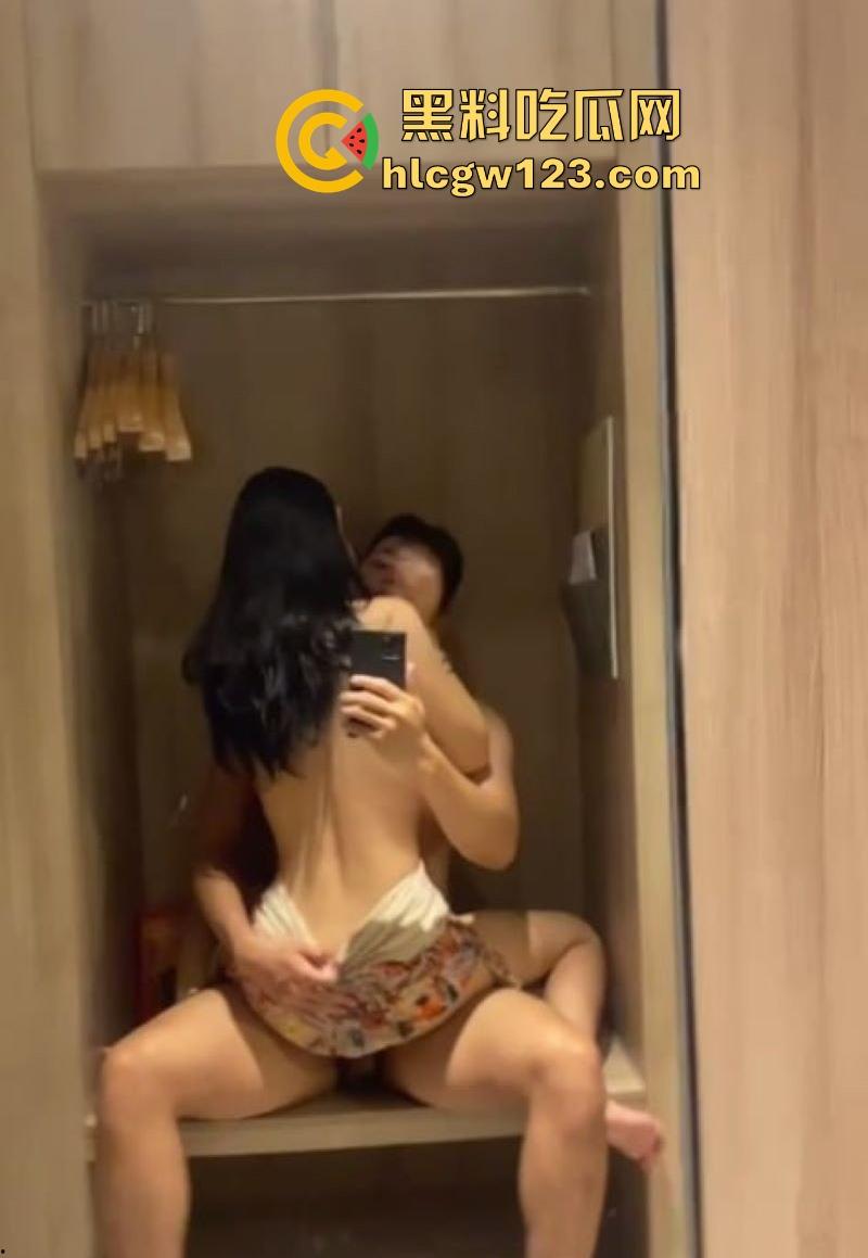 推特大神约炮高颜值女神!巨乳翘臀肤白如雪 被站立后入狂蹬 淫水四溢 把极品女神玩弄股掌之间 !-1