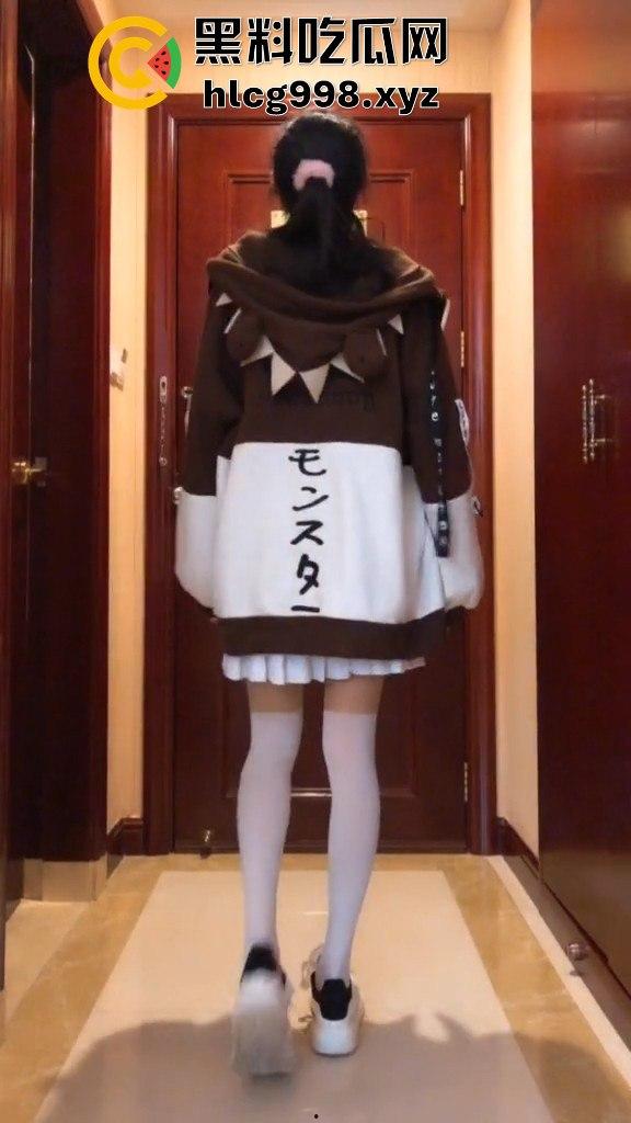 网红『可爱的江好玩』JK小萝莉栽在金主手里！换着丝袜被抠逼爆操，200万粉丝也救不了她的淫荡命运！-5