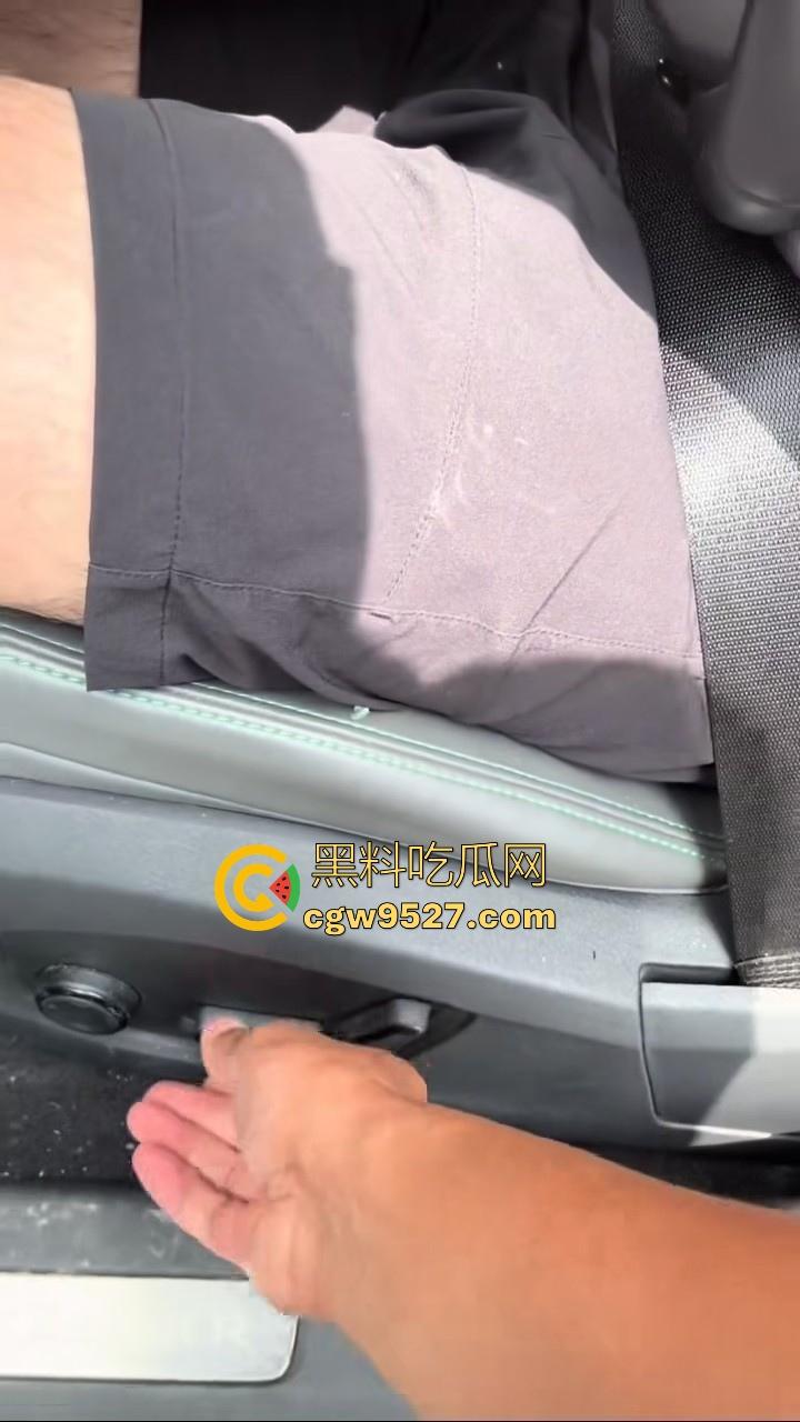 成都极氪撞护拦事故，严重的交通事故安全气囊居然没有弹出来，完全失去自救的机会，买极氪的朋友要注意啦！-5