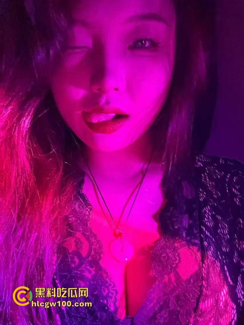 南京茶百道店长【李梅】夜晚跟老板玩激情车震，车上疯狂套弄，骚得像吸棒棒糖一样把老板爽翻！-3