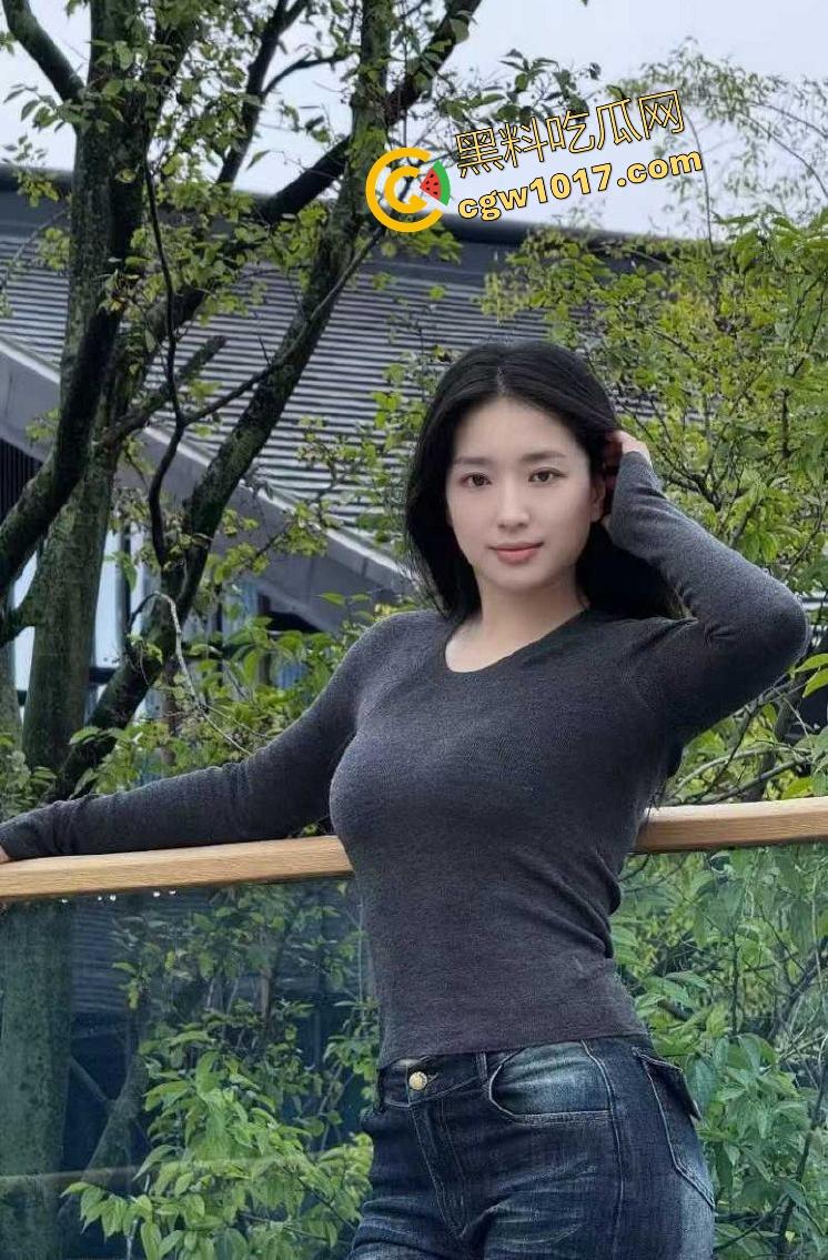 巨乳嫂子身穿开档黑丝淫欲上脑，主动求操被蹂躏美乳，无套骑乘榨精，诱惑无比全程娇喘超刺激！-2