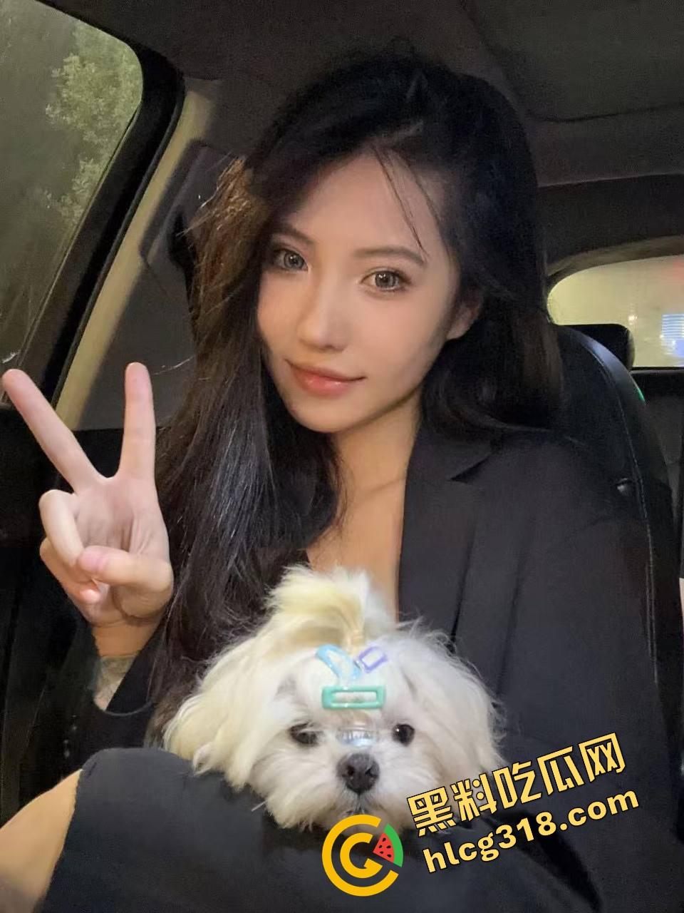 广州老黑鸡巴称王白逼黄逼跪舔当肉厕，黑桃A媚黑贱女扎堆献洞求操，嫩逼烂逼抢着伺候！-1