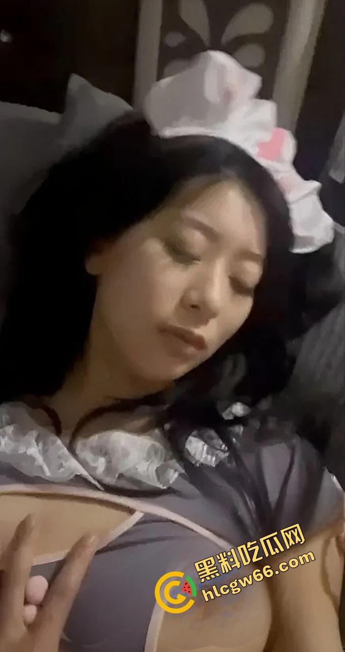 东岭工业学院公交女神『林梦瑶』爆炸流出,穿校服口爆学弟,小穴白虎嫩穴湿得老司机都心动!-8