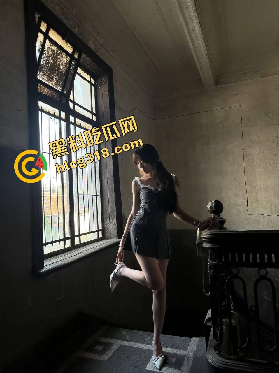 5cm真的没救了吗?看看这个富哥怎么用小鸡巴换来妹子跪舔的快乐人生,表情不是被操疼是怕转账停了!-5