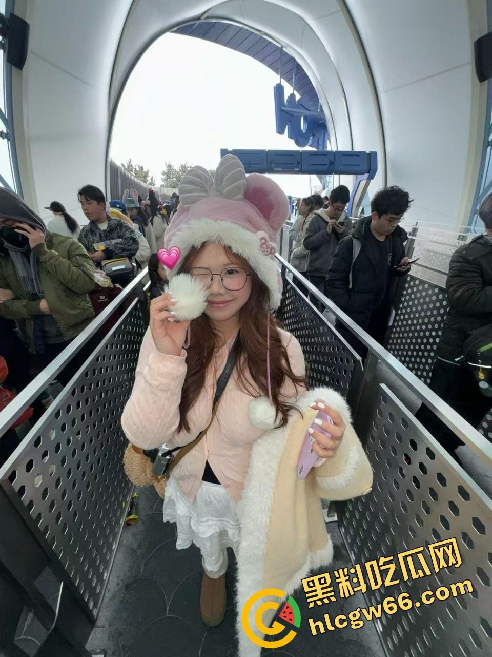 江苏巨乳白虎学生妹【李丹】肥臀肥穴当福利姬伺候金主,小骚逼水得像漏斗,什么姿势都能操!-1