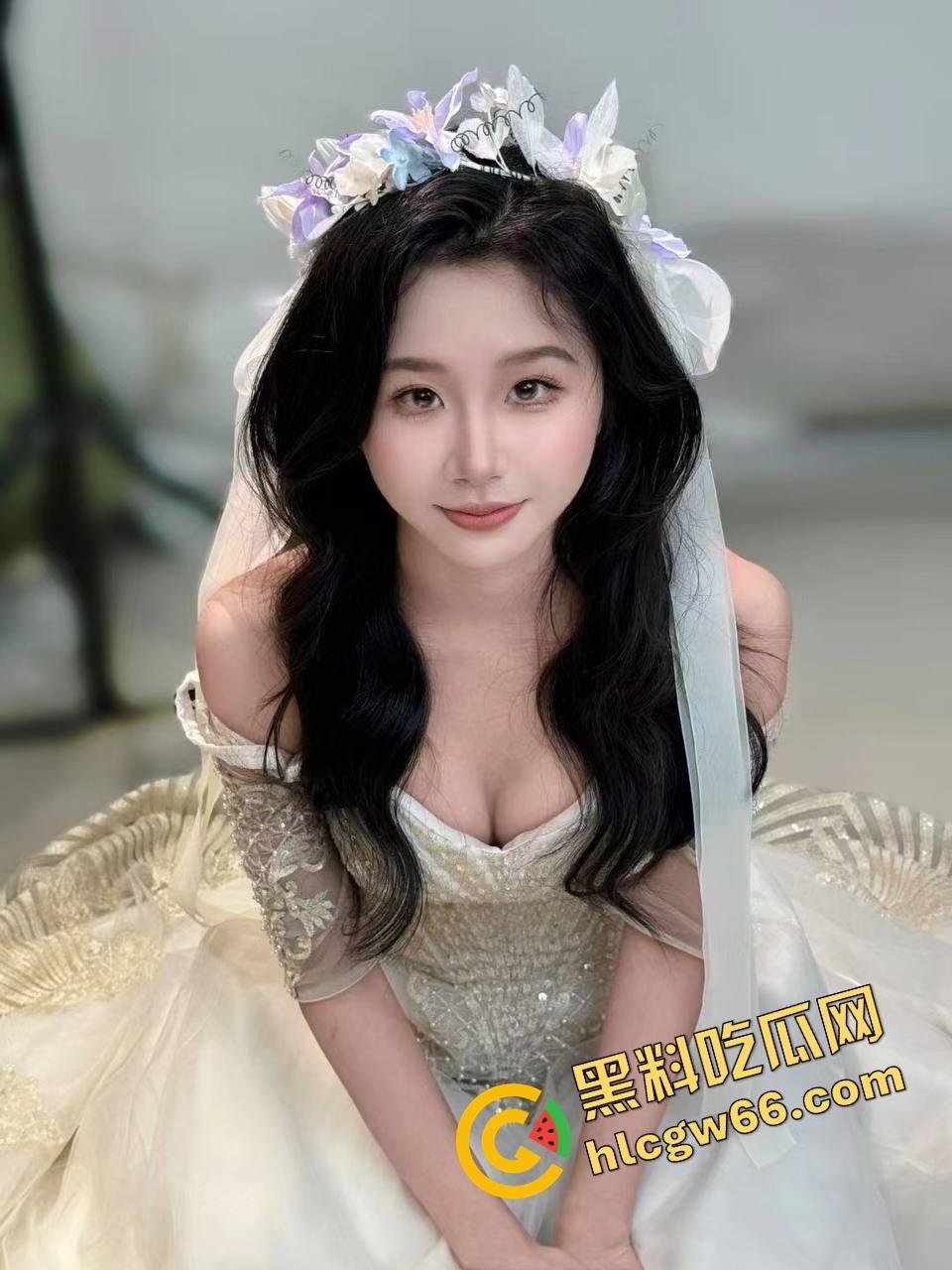 江苏巨乳白虎学生妹【李丹】肥臀肥穴当福利姬伺候金主,小骚逼水得像漏斗,什么姿势都能操!-6