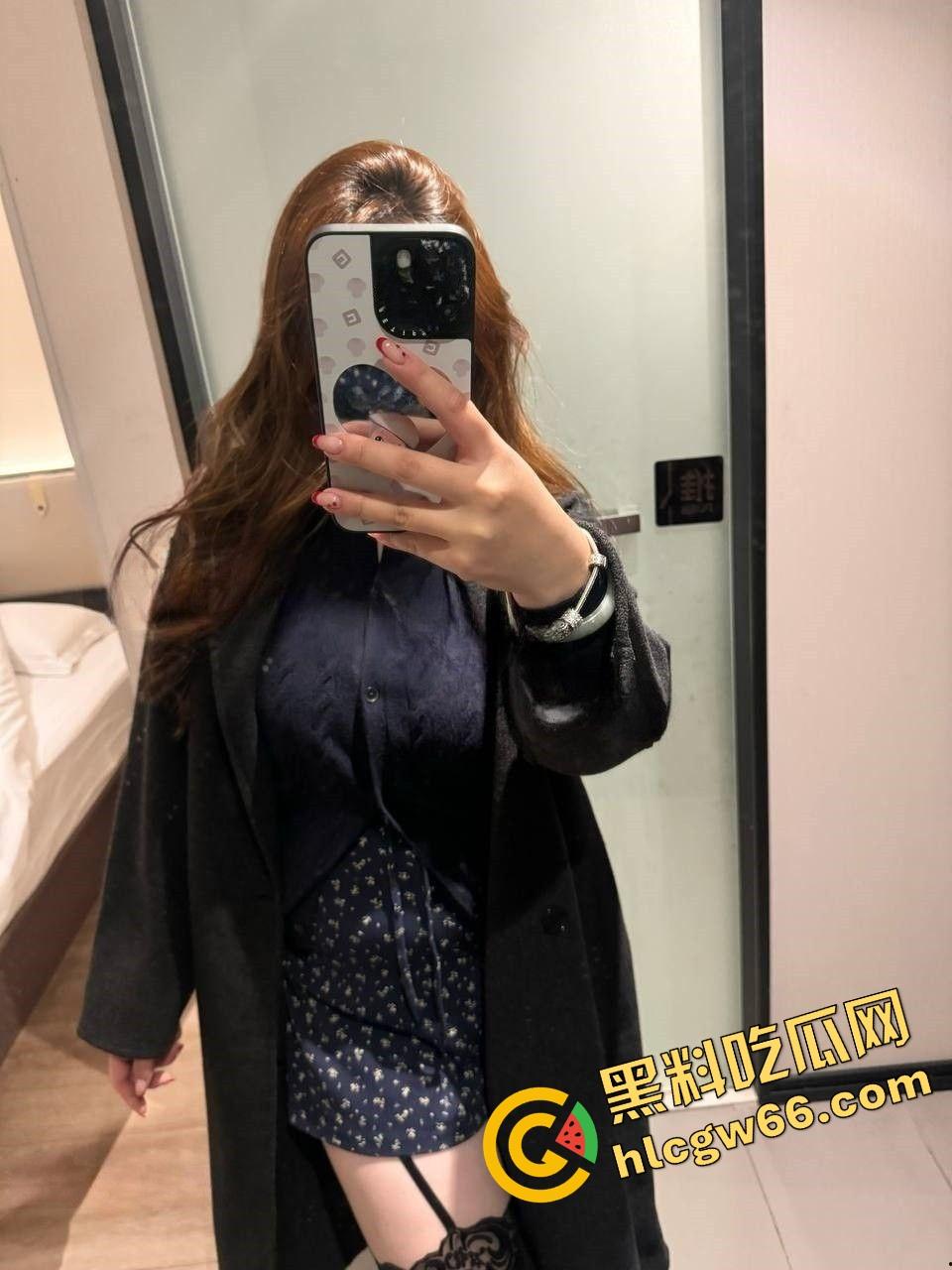 江苏巨乳白虎学生妹【李丹】肥臀肥穴当福利姬伺候金主,小骚逼水得像漏斗,什么姿势都能操!-9