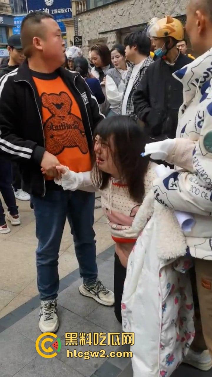 四川泸州胖妹抽脂被戳破大肠差点没命 路边哭喊陈清美容院血债血偿-6