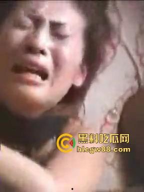 香港女星【刘嘉玲】当年被绑架强奸的视频泄露流出,匪徒无套颜射 虽画质模糊但依稀看得出是本人!-19