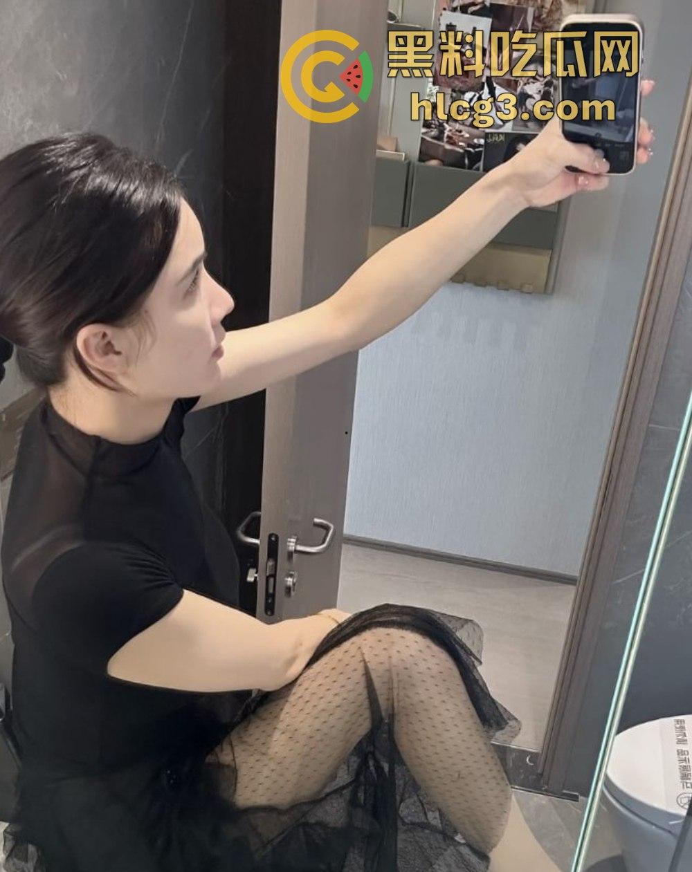 快手网红空姐少妇『是邹琳吖』空姐制服诱惑!露点露脸啪啪自慰私拍视频合集曝光!-5