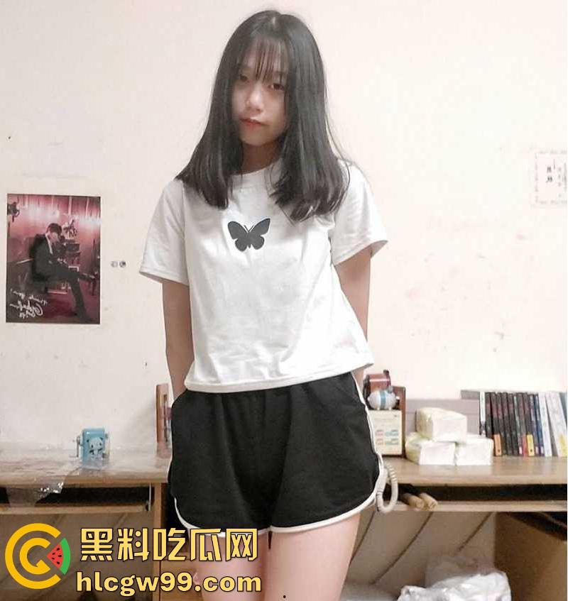 19岁清纯高中女学妹【罗玲玲】露点视频曝光,娇嫩酮体无限诱惑真是只反差小母狗!-1