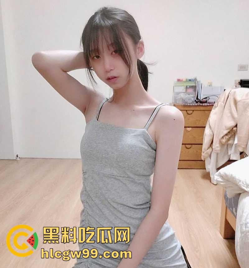 19岁清纯高中女学妹【罗玲玲】露点视频曝光,娇嫩酮体无限诱惑真是只反差小母狗!-8