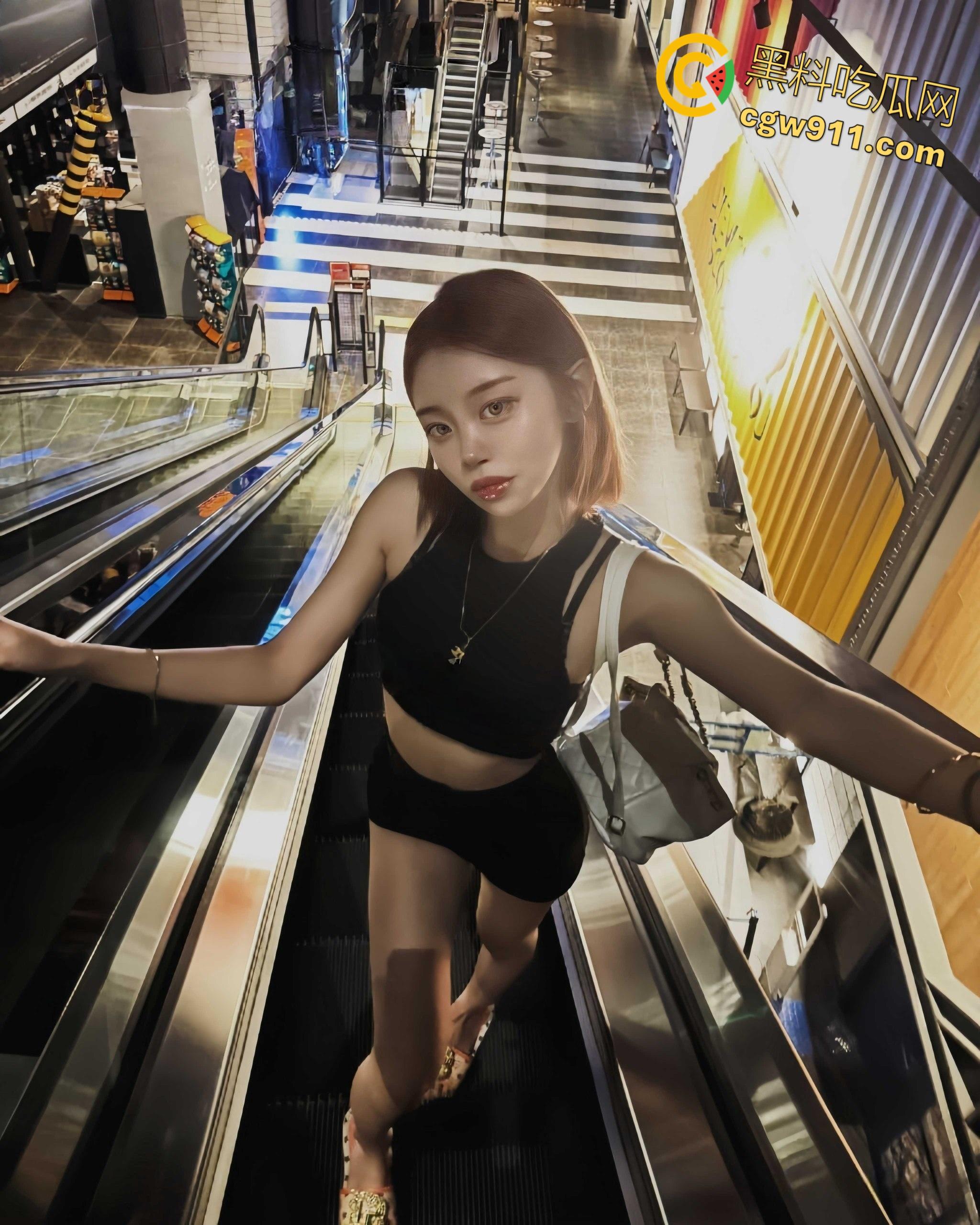 江浙沪假名媛大学生,骚母狗勾搭富二代失败被嘲笑,温泉酒店全裸泳装自拍,扒开珍珠丁字裤骑乘自慰!-3