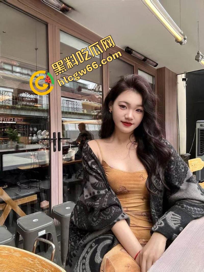 南京情趣店老板娘【王明睿】啪啪视频流出,情趣老板娘边试内衣边撩鸡巴,被后入爆操扇臀抽插爽到浪叫!-2