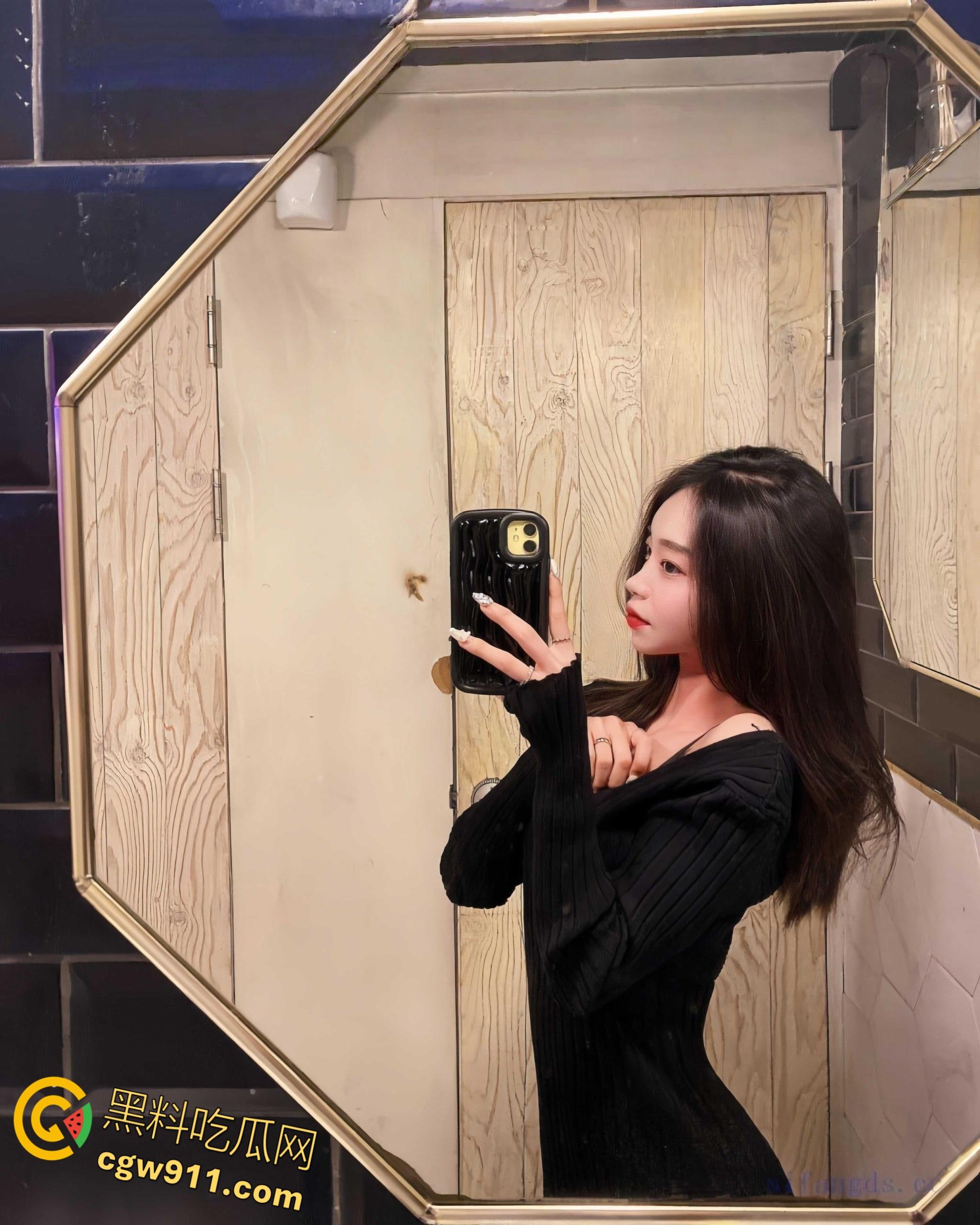 江浙沪假名媛大学生,骚母狗勾搭富二代失败被嘲笑,温泉酒店全裸泳装自拍,扒开珍珠丁字裤骑乘自慰!-7