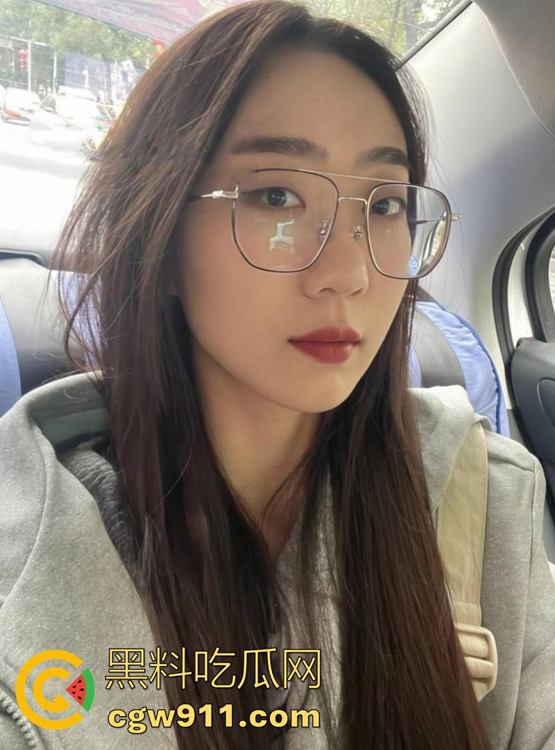 眼镜骚逼课外辅导语文老师【小苏】,身材极品翘臀诱人,一边教课一边解决性需求,这么学习早上清北了!-1