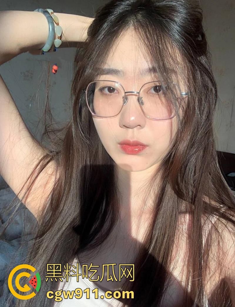 眼镜骚逼课外辅导语文老师【小苏】,身材极品翘臀诱人,一边教课一边解决性需求,这么学习早上清北了!-2