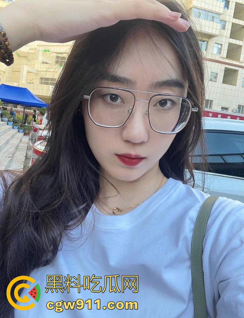 眼镜骚逼课外辅导语文老师【小苏】,身材极品翘臀诱人,一边教课一边解决性需求,这么学习早上清北了!-5