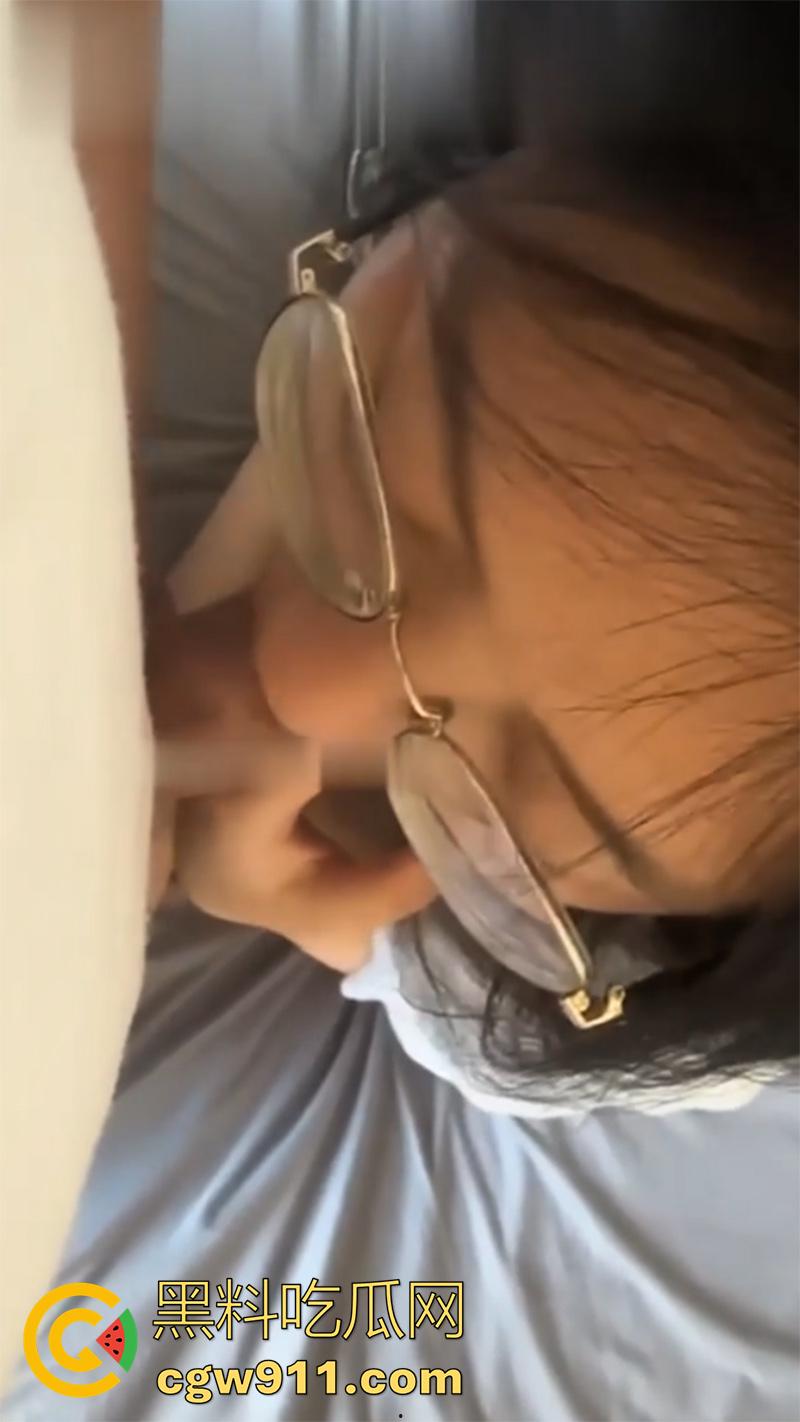 眼镜骚逼课外辅导语文老师【小苏】,身材极品翘臀诱人,一边教课一边解决性需求,这么学习早上清北了!-8