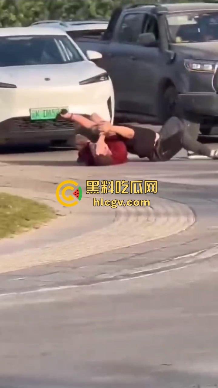 山东两大哥奥斯卡上身!互演碰瓷,一碰就倒,叫唤声一个比一个大!-1