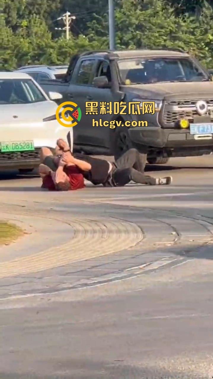 山东两大哥奥斯卡上身!互演碰瓷,一碰就倒,叫唤声一个比一个大!-4