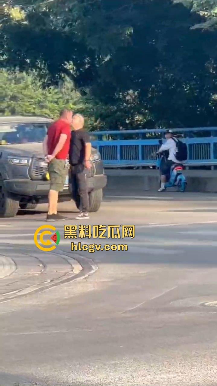 山东两大哥奥斯卡上身!互演碰瓷,一碰就倒,叫唤声一个比一个大!-6