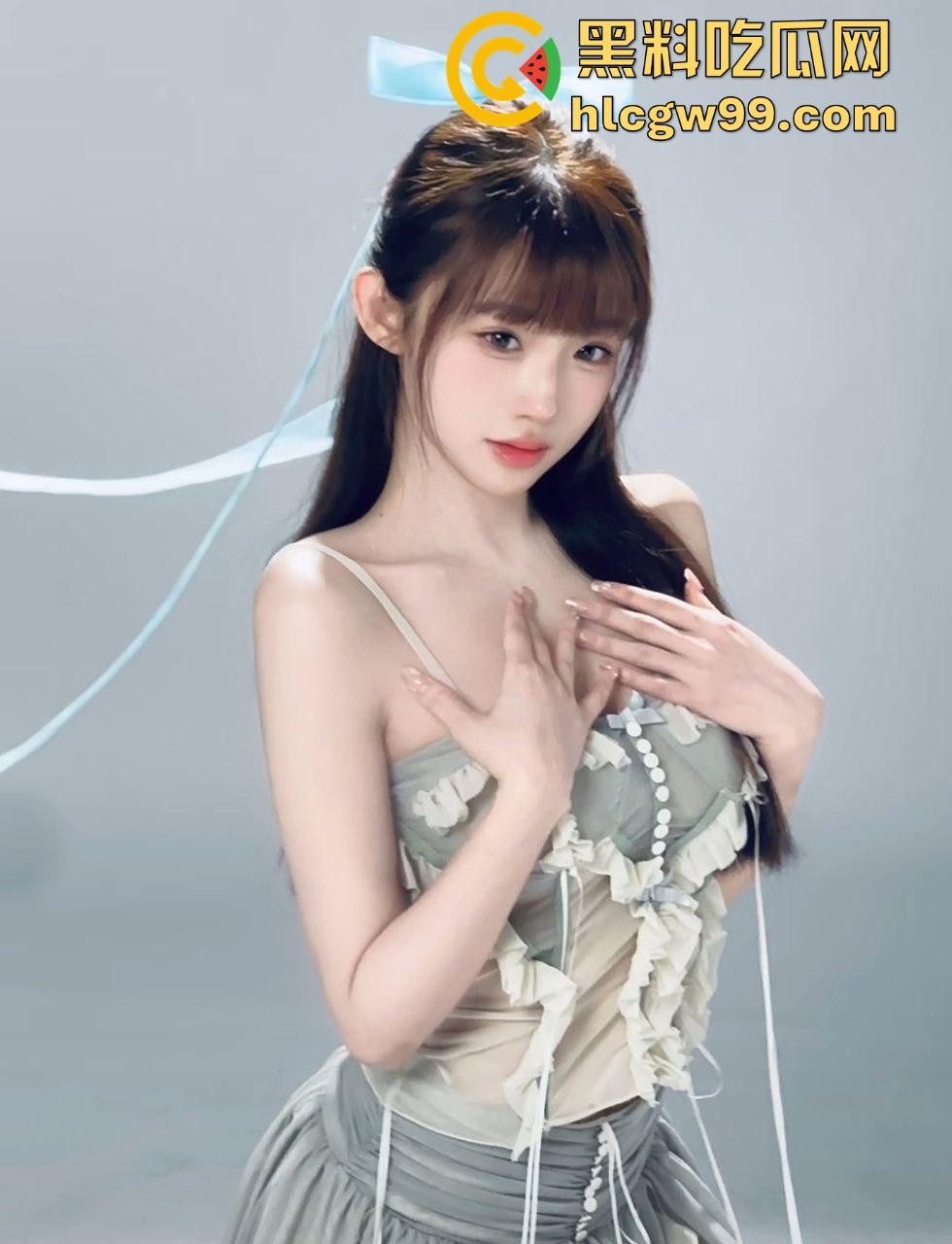 大年初六妹妹带我去酒吧,参加闺蜜生日局妹妹喝醉后,刚到家就把我推倒直接脱下我的裤子开始吃鸡巴!-4