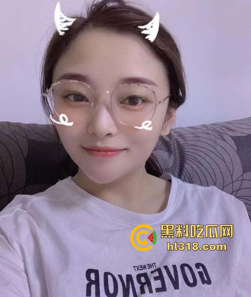 湖北恩施当地名妓【李雨春】无缝衔接多位炮友,人骚活好不粘人,一夜约多炮的眼镜母狗!-4